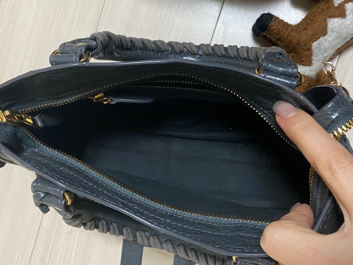 발렌시아가 모터 시티백 그레이 색상 판매합니다~ 상품이미지2