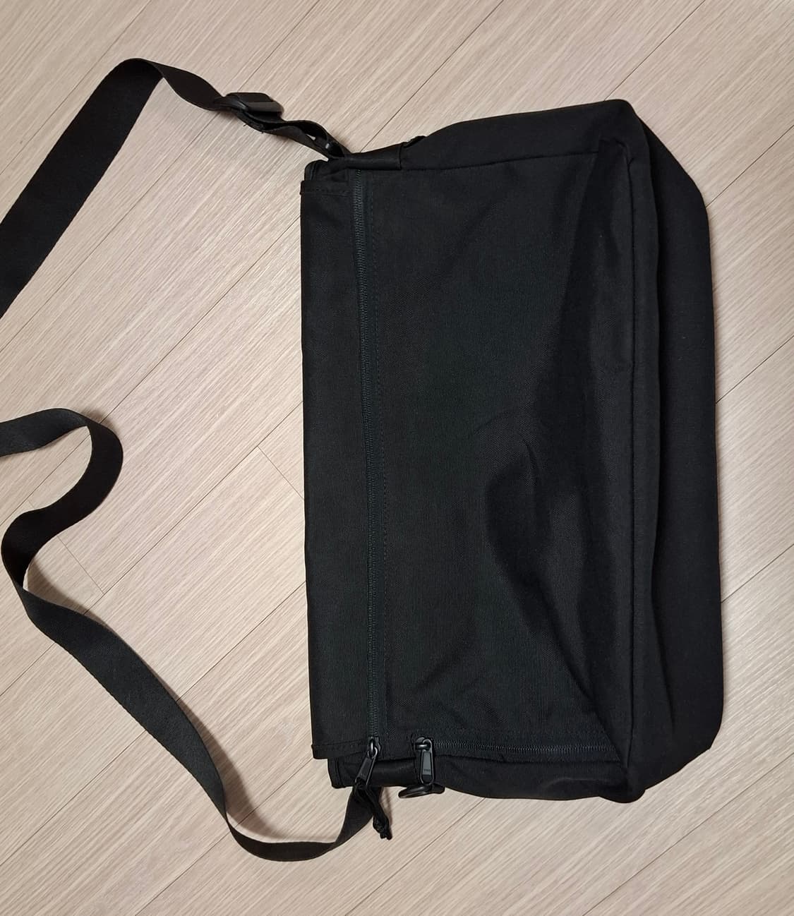 무신사 스탠다드 코듀라 메신저백 블랙 상품이미지3