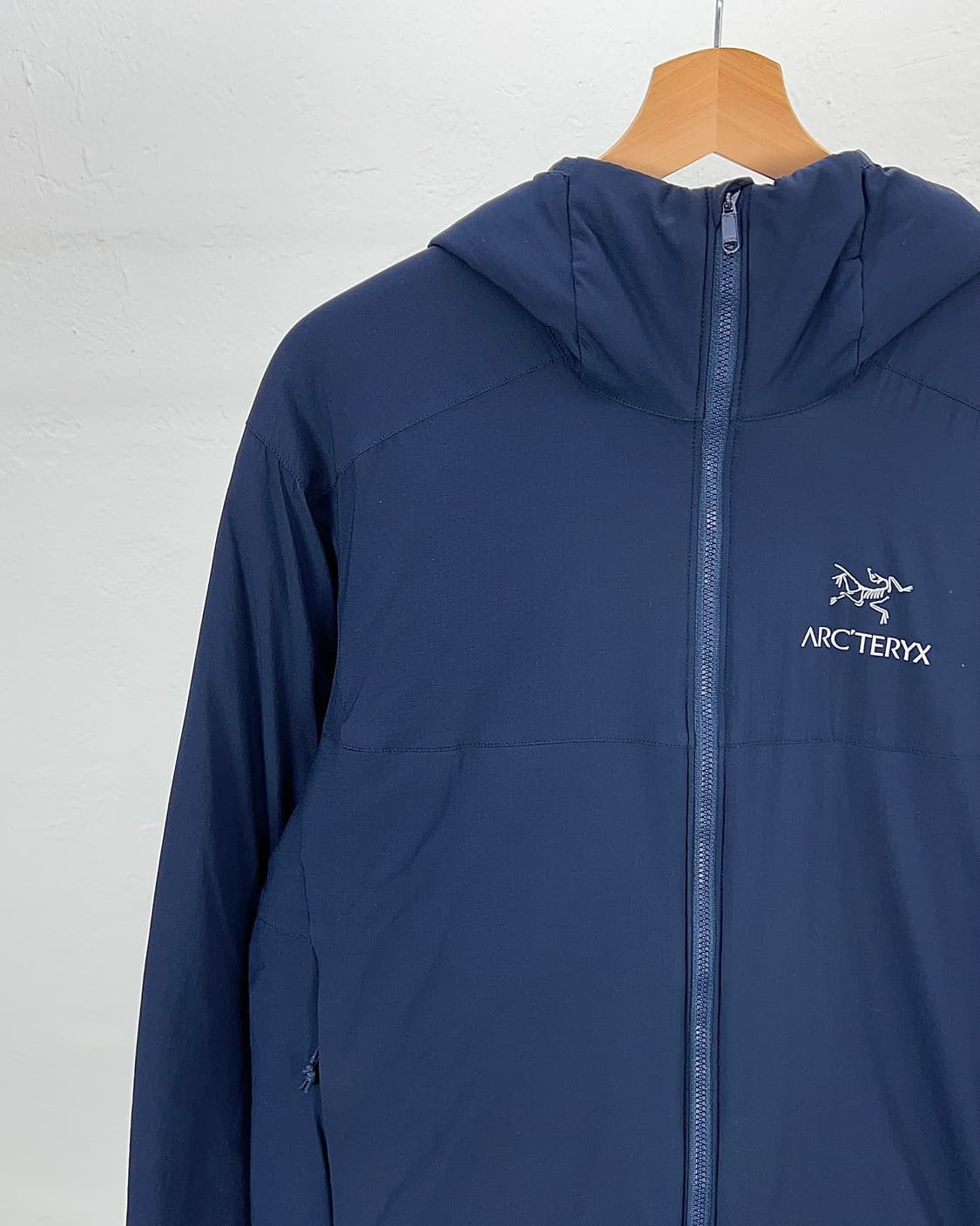아크테릭스 22fw 킹피셔 네이비 아톰 LT 후디 라이트 웨이 패딩 자켓 상품이미지2