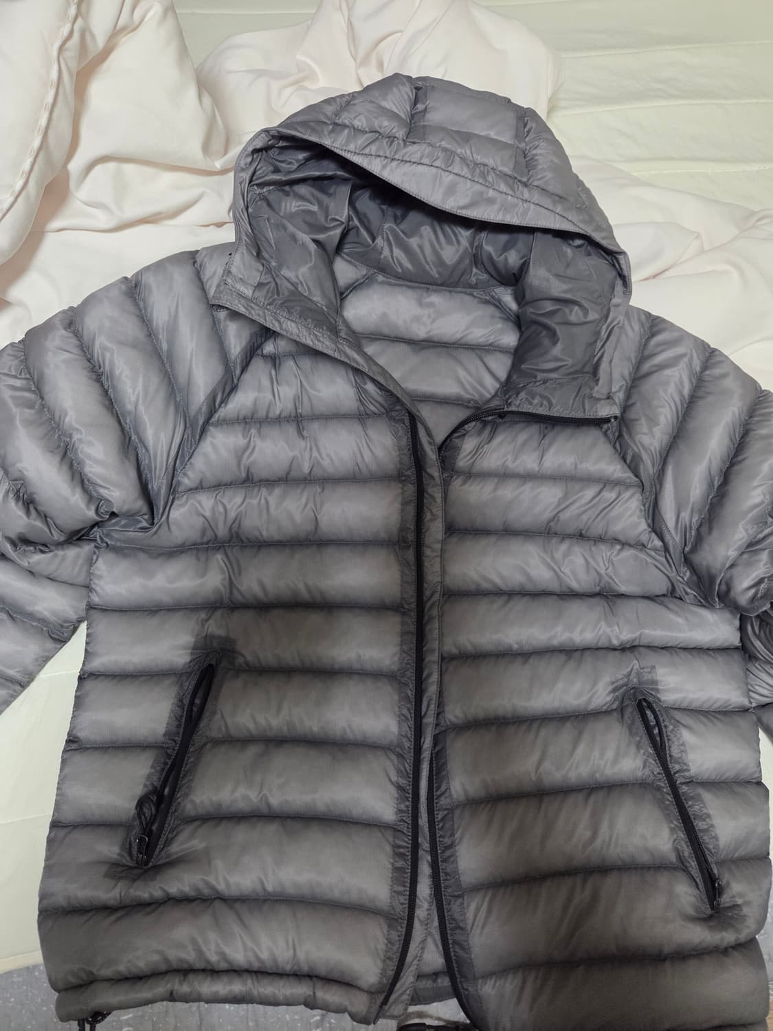 수아레 경량패딩 팝니다 상품이미지1