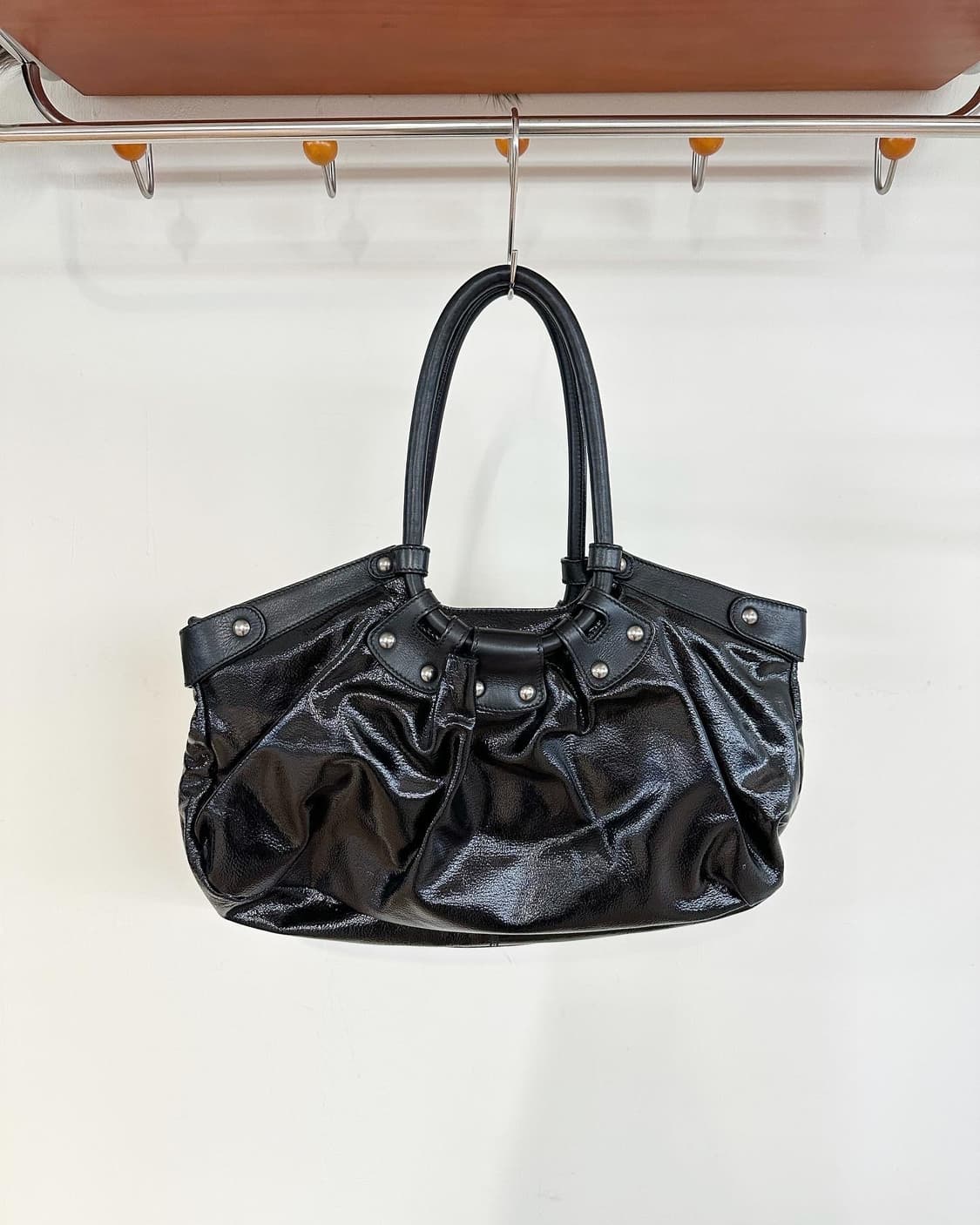 페라가모 블랙 페이턴트 레더 숄더백  상품이미지6