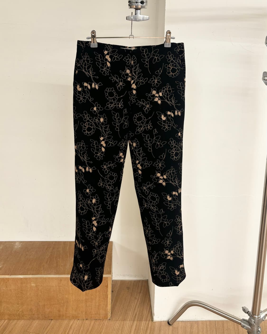 마르니 플로럴 패턴 블랙 코튼 팬츠 상품이미지1