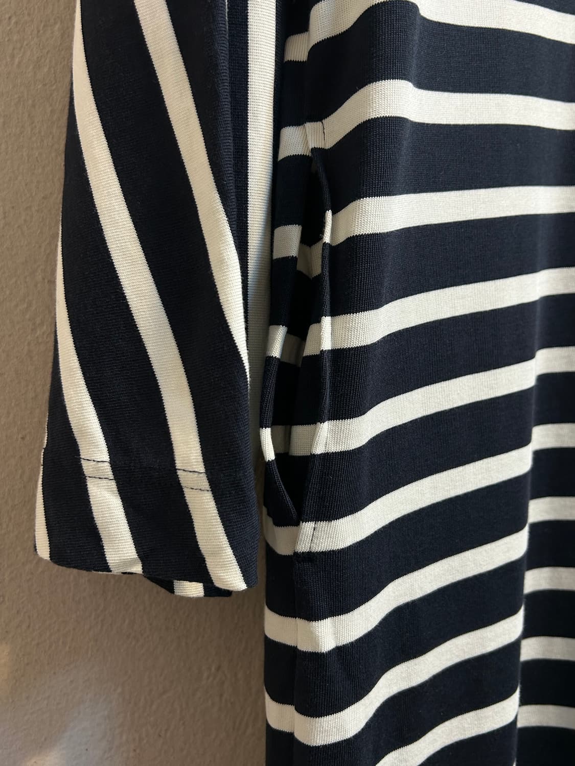 코스 롱 스트라이프 레글런 원피스 상품이미지4