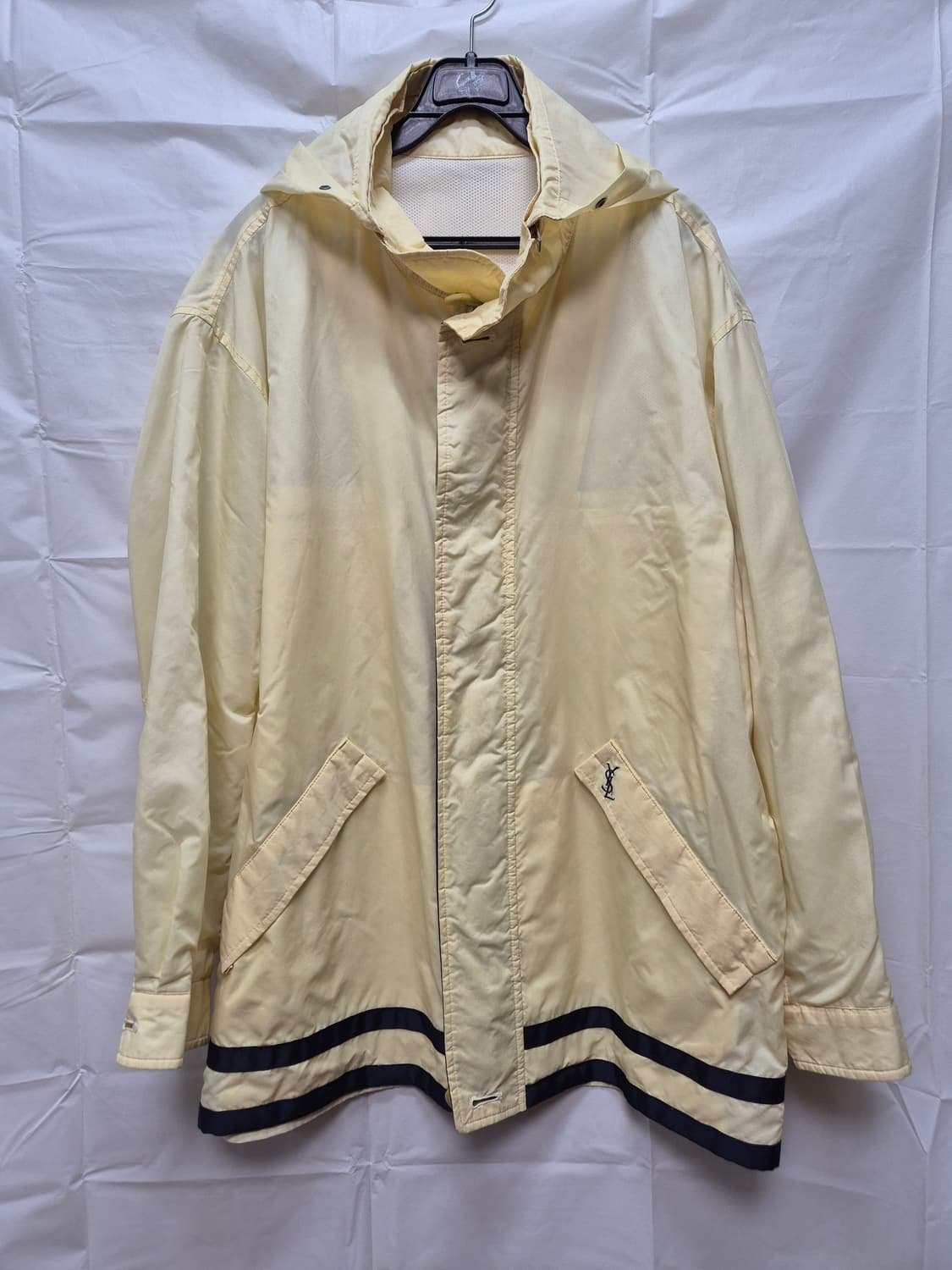 입생로랑  빅로고 바람막이  상품이미지2