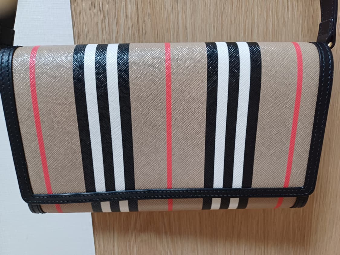 버버리 HANNAH  한나 아이콘 스트라이프 레더 크로스 바디백 상품이미지3