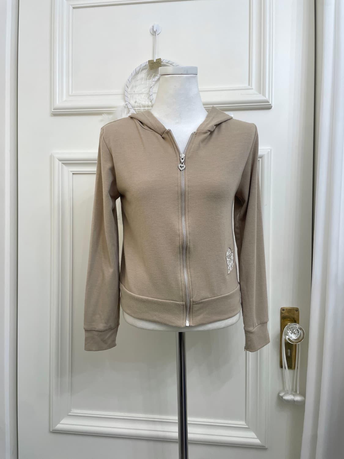 camel beige lace heart point mori hoodie 상품이미지1