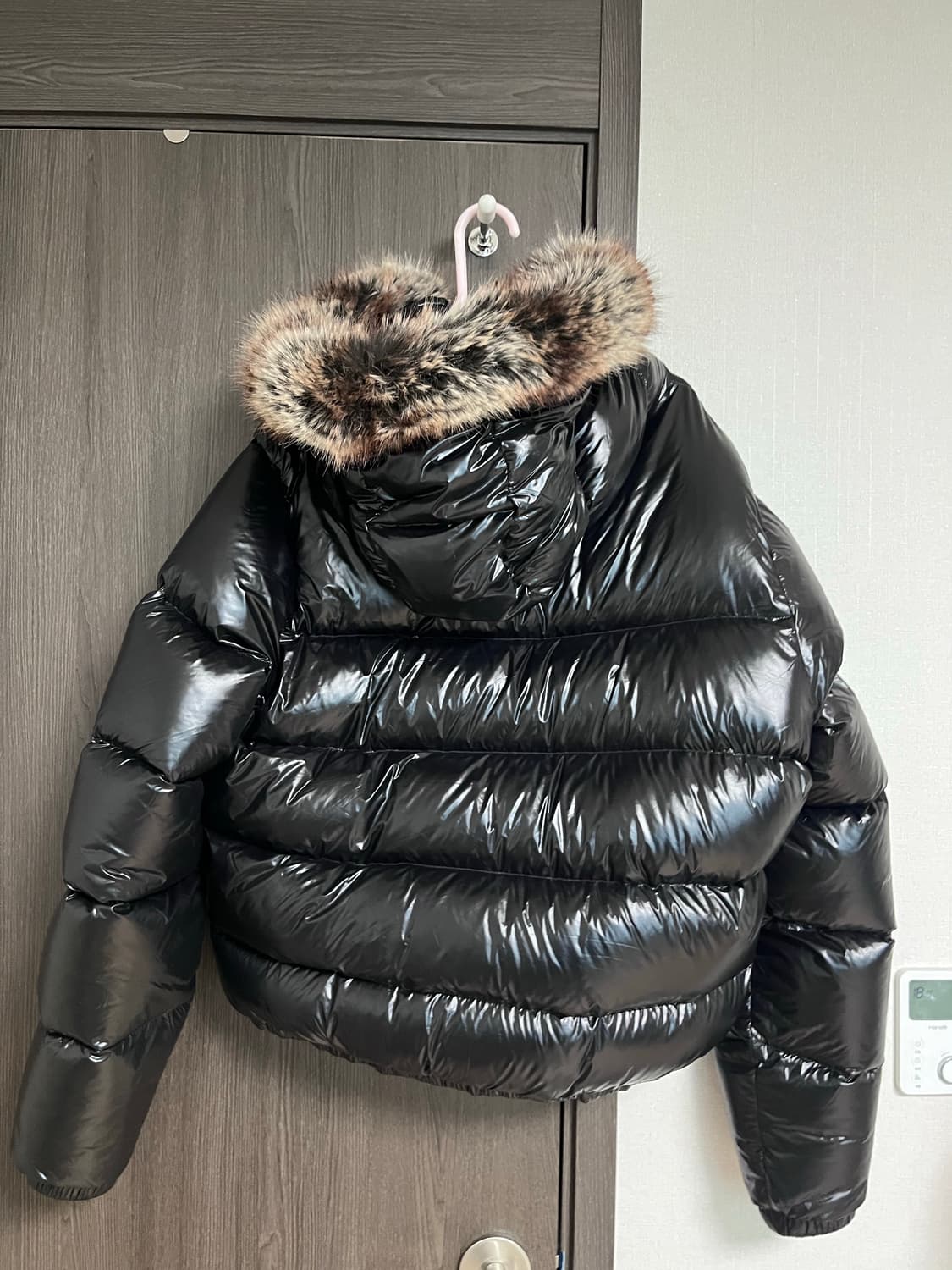몽클레어맛 자라 유광 퍼 패딩 m 상품이미지3