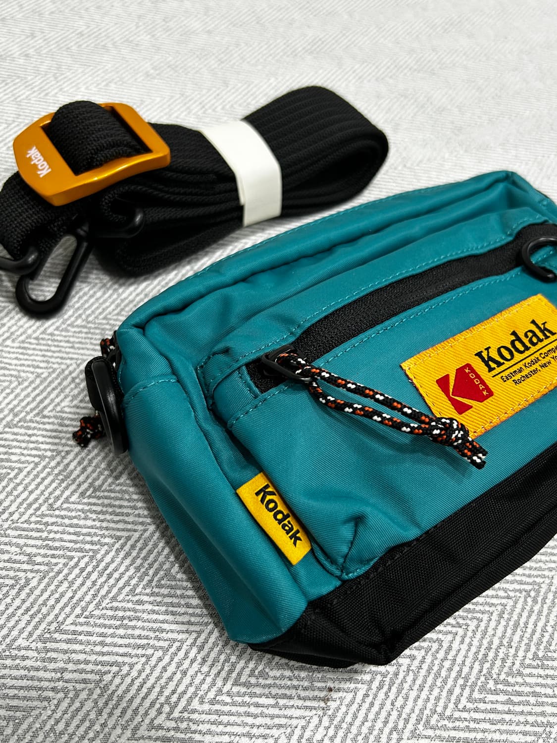 새상품 코닥 Kodak 에센셜 스퀘어 미니 크로스백 상품이미지5