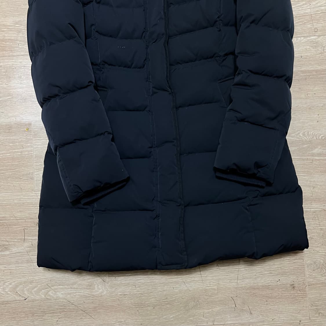 헤지스 여성 구스다운 스탠드넥 미디움 롱패딩 점퍼 [네이비] XS/85 상품이미지3