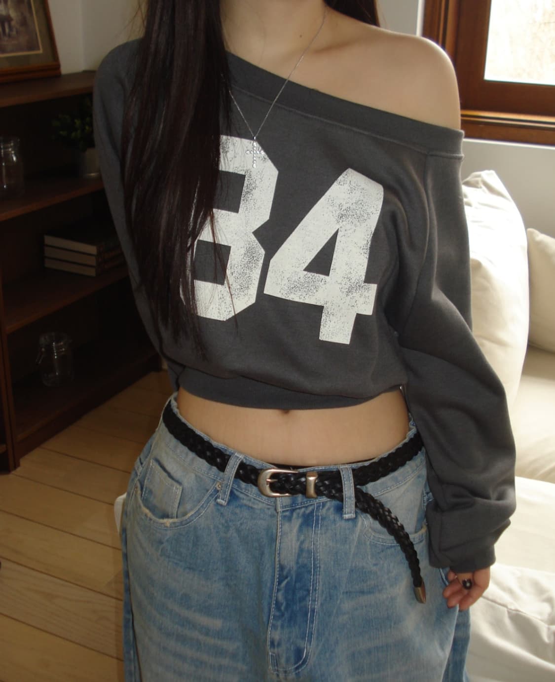 원숄더 크롭 맨투맨 상품이미지1