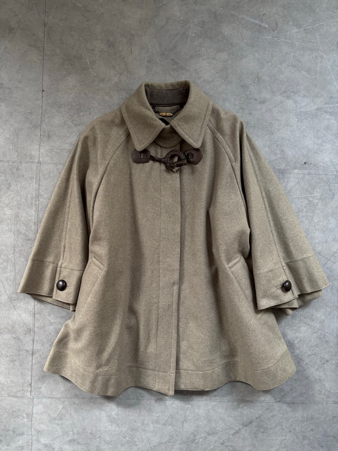 Gloverall 글로버올 그레이 하프 케이프 코트 상품이미지3