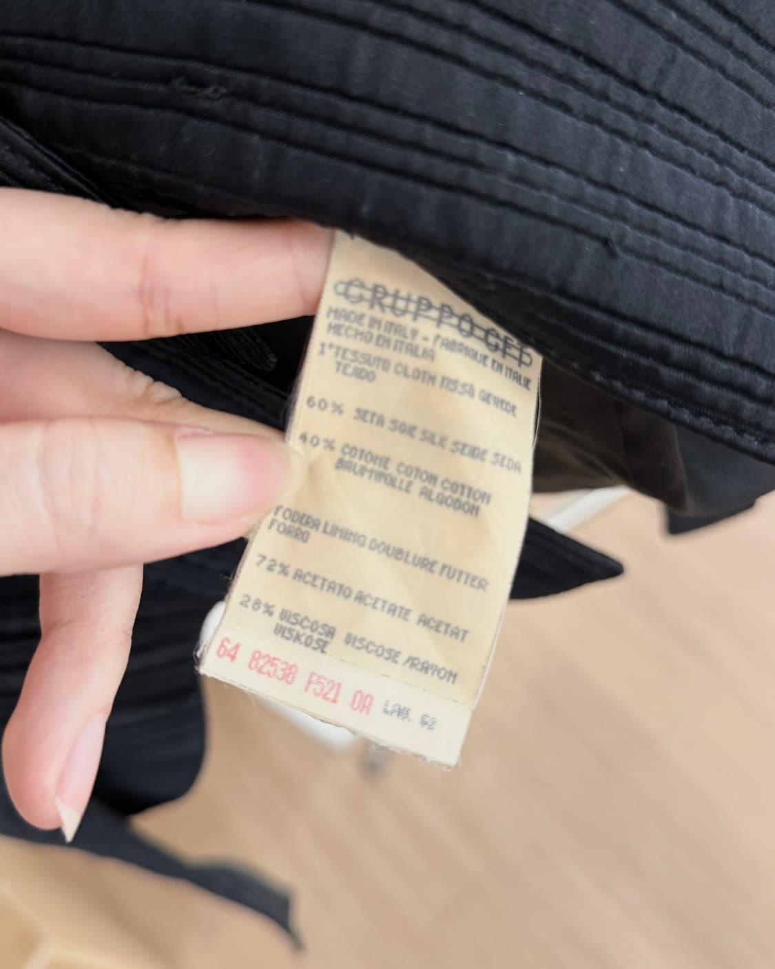  발렌티노 블랙 플리티드 자켓 상품이미지8