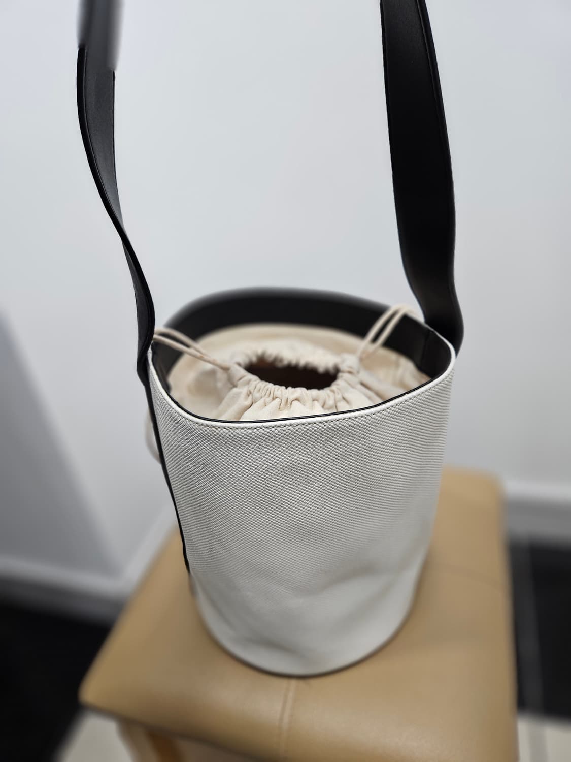 브이벤치 아이보리 버킷백 토트백  상품이미지8