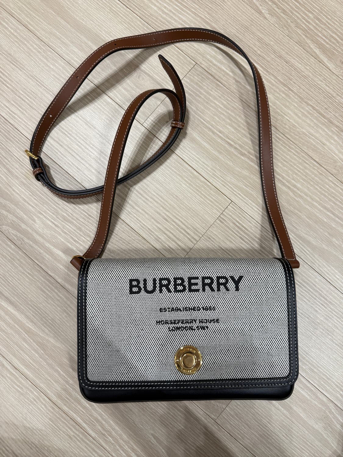 버버리 호스페리 프린트 컨버스 레더미니 노트백 상품이미지4