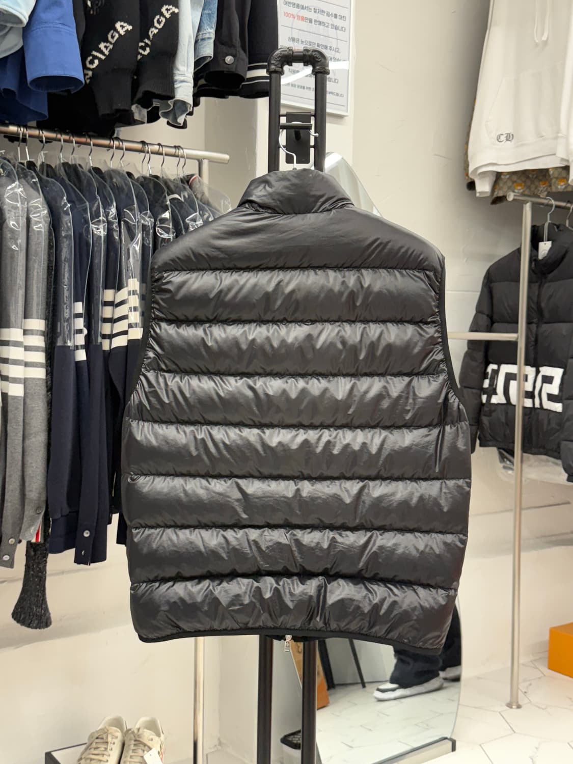 [4] 몽클레어 아우베 유광 조끼패딩 상품이미지2