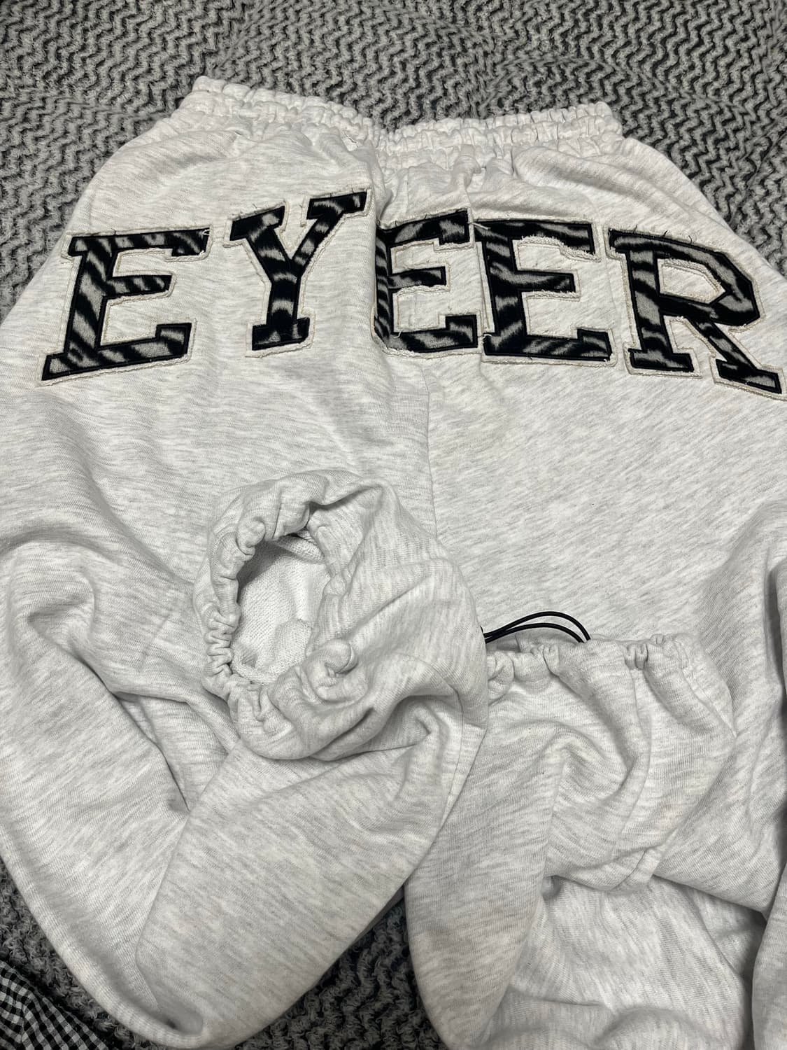 이와이이알 Zebra Patch Sweatpants - White Mel 상품이미지3