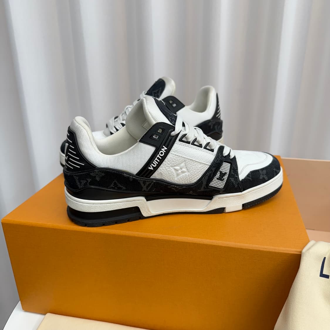 [6] 루이비통 트레이너 스니커즈 블랙 상품이미지5