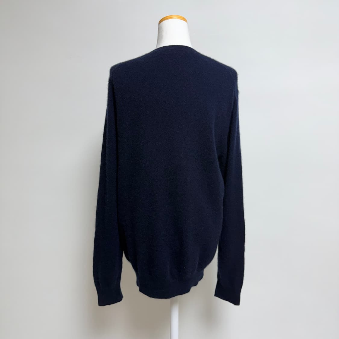 [캐시미어 100%] 유니클로 네이비 라운드 니트  상품이미지3