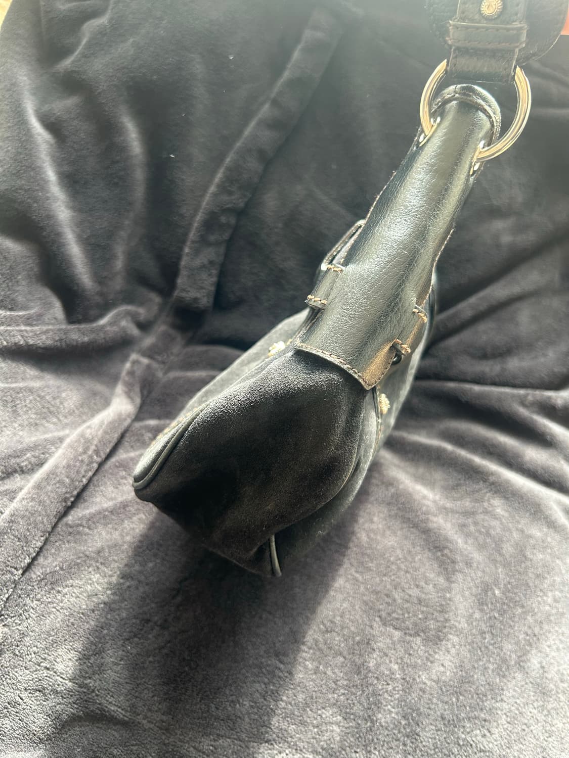 거의새상품🩶!!)) 페라가모 블랙 스웨이드 호보백 상품이미지3