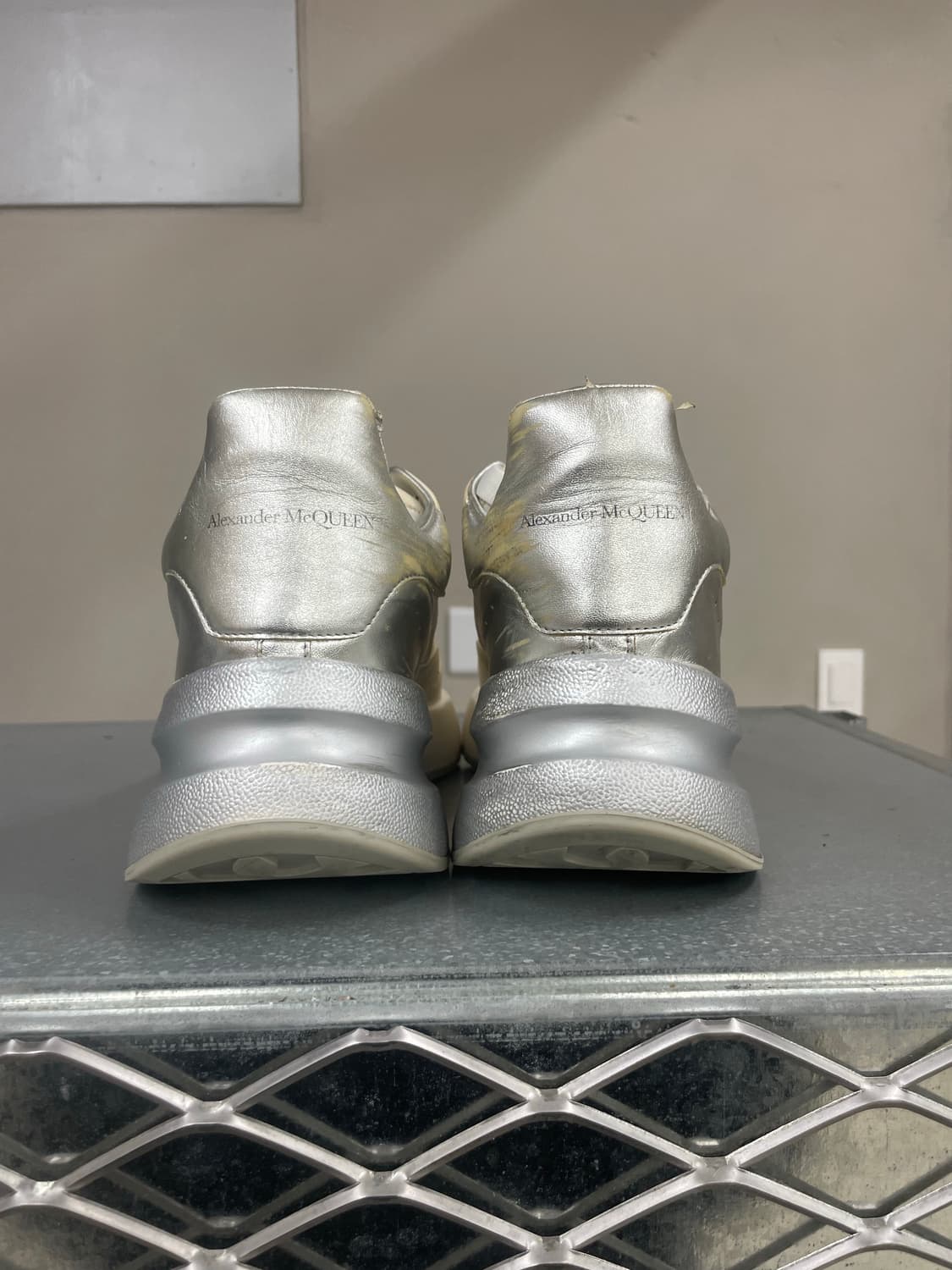 알렉산더맥퀸 오버솔 골드 42 상품이미지3