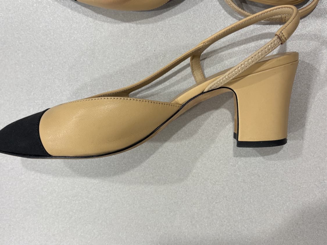 (정품) 샤넬 슬링백 베이지/블랙 240사이즈 상품이미지5