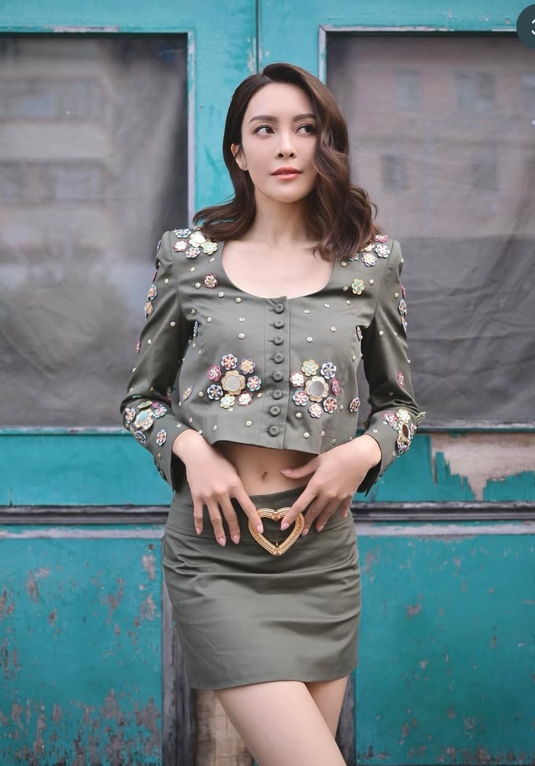 새상품)모스키노 자수 장식 크롭 자켓 상품이미지3