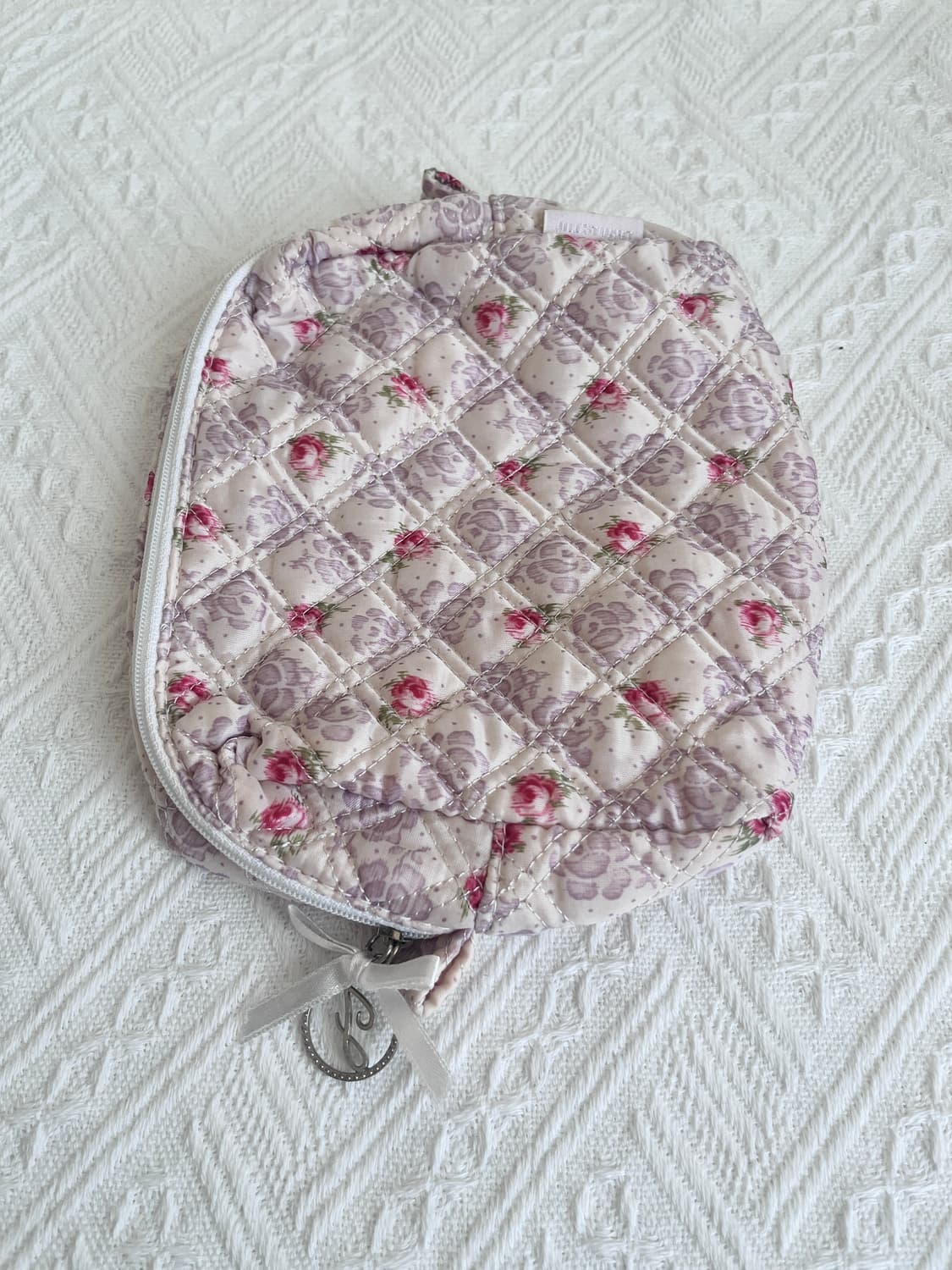 질스튜어트 플라워 퀼팅 리본 파우치 상품이미지4