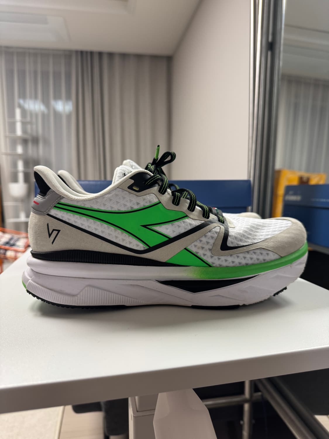 디아도라 ATOMO V7000 러닝화 270mm 상품이미지1