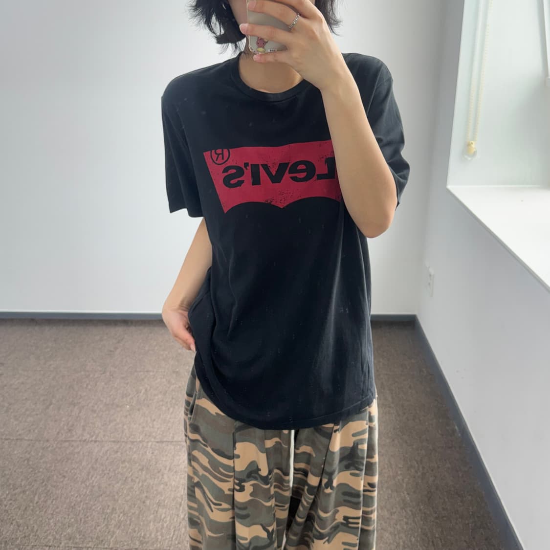 Levis 리바이스 레드 로고 블랙 반팔티 상품이미지1