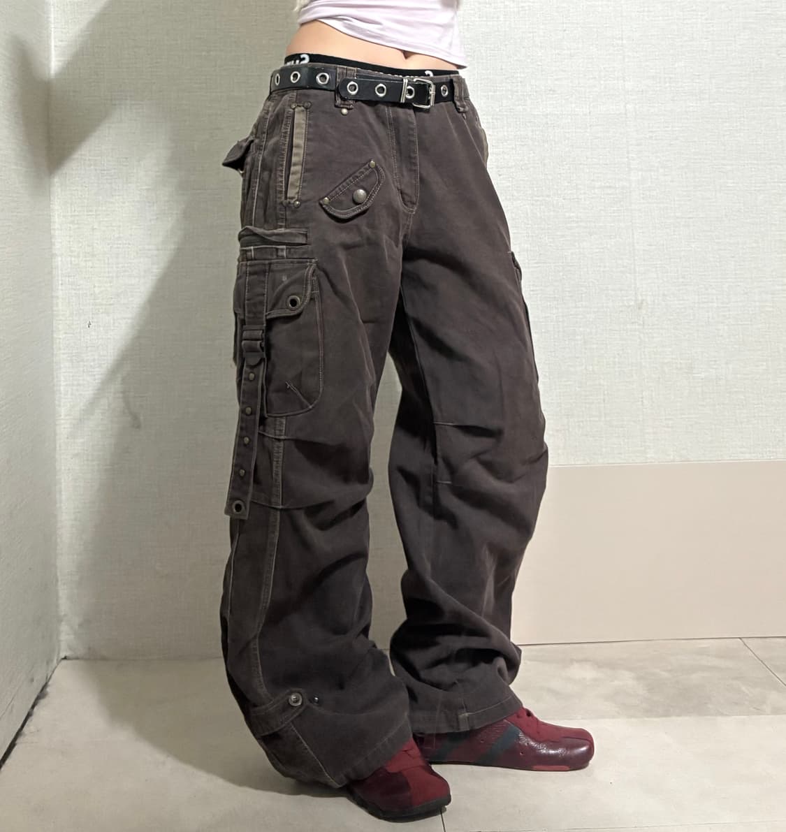 브라운 사이드스트랩 와이드 카고팬츠 상품이미지3