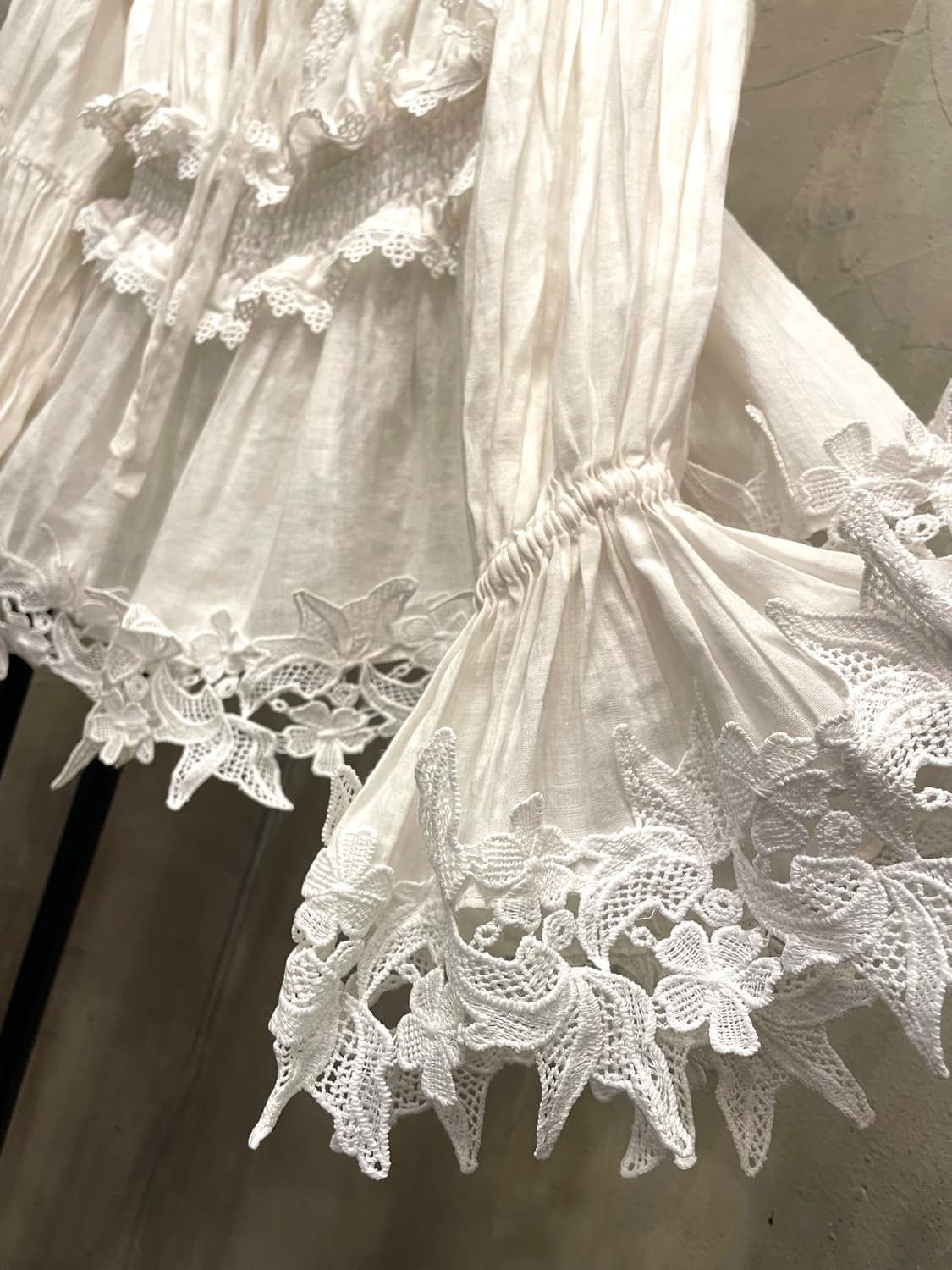 돌체앤가바나 오프 숄더 블라우스 55~66 상품이미지4