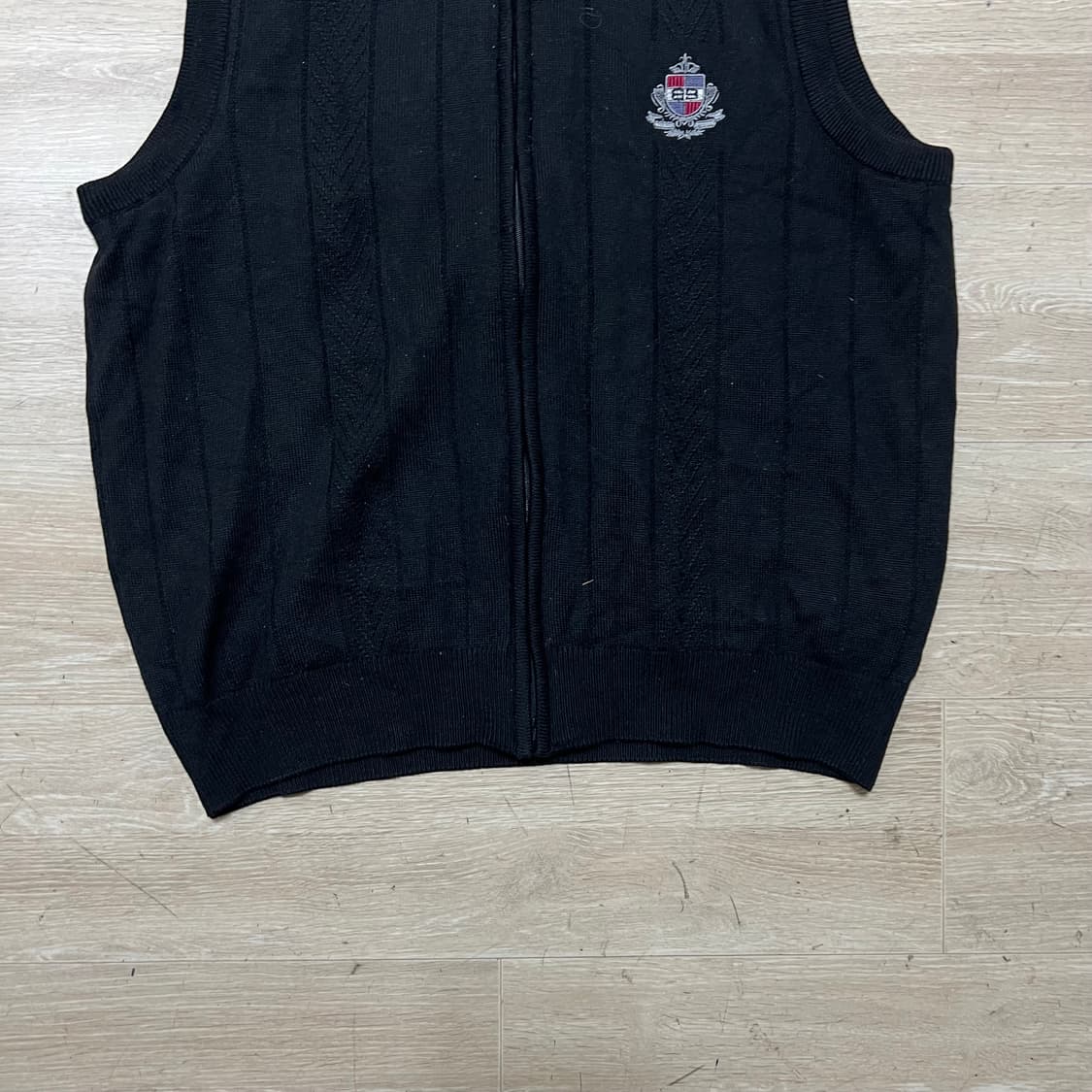 발렌시아가 자수로고 하이넥 방풍 니트집업 조끼 [블랙] 105 상품이미지3