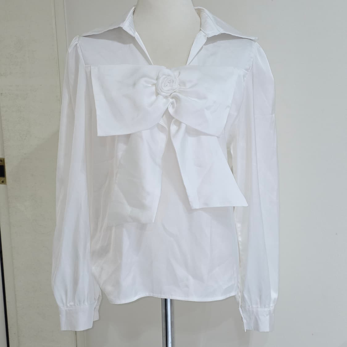 빈티지)화이트 빅리본 로즈 공겜여주 히메하객룩 새틴 양산형 긴팔블라우스 상품이미지1
