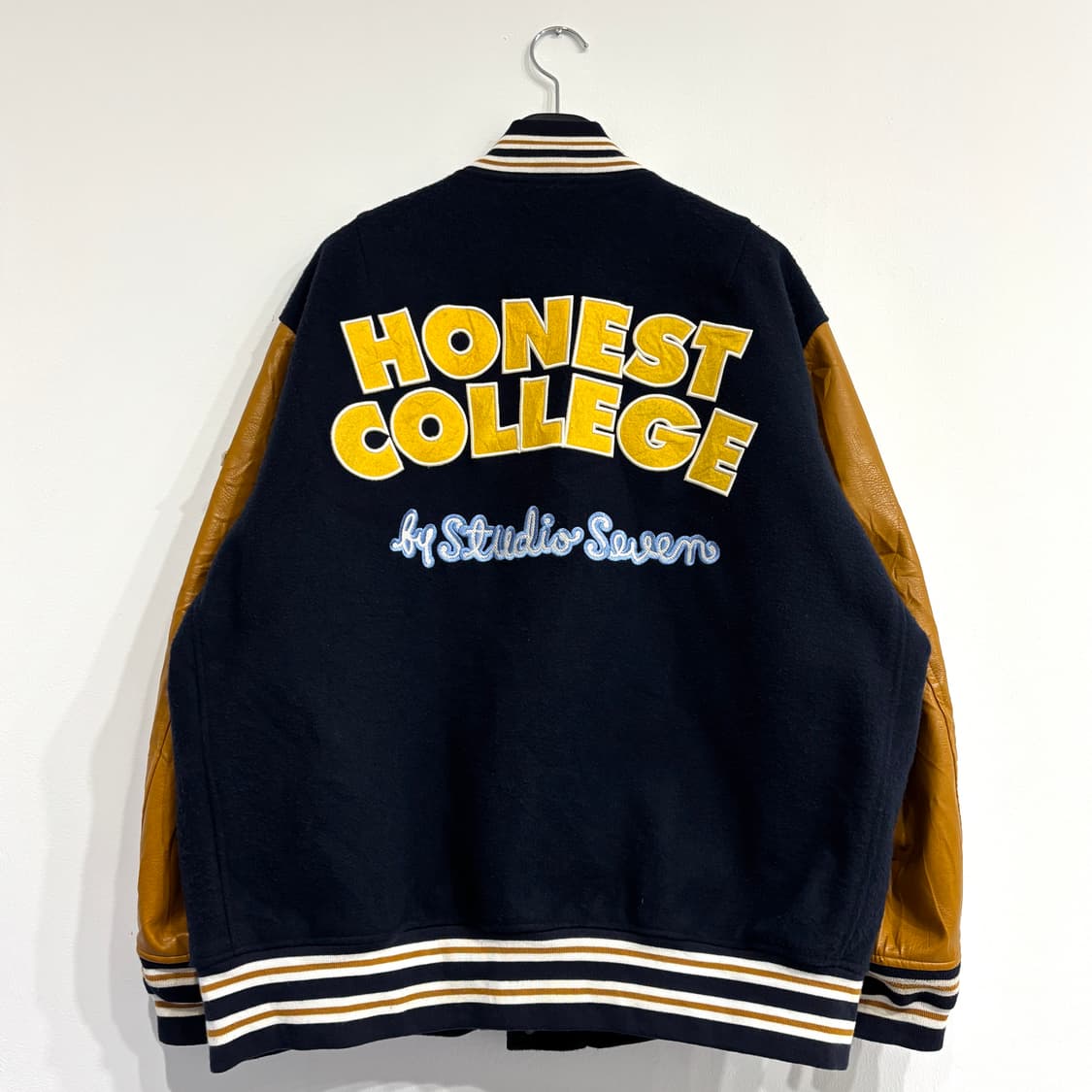 HONEST COLLEGE GU 레더 바시티 점퍼 상품이미지3