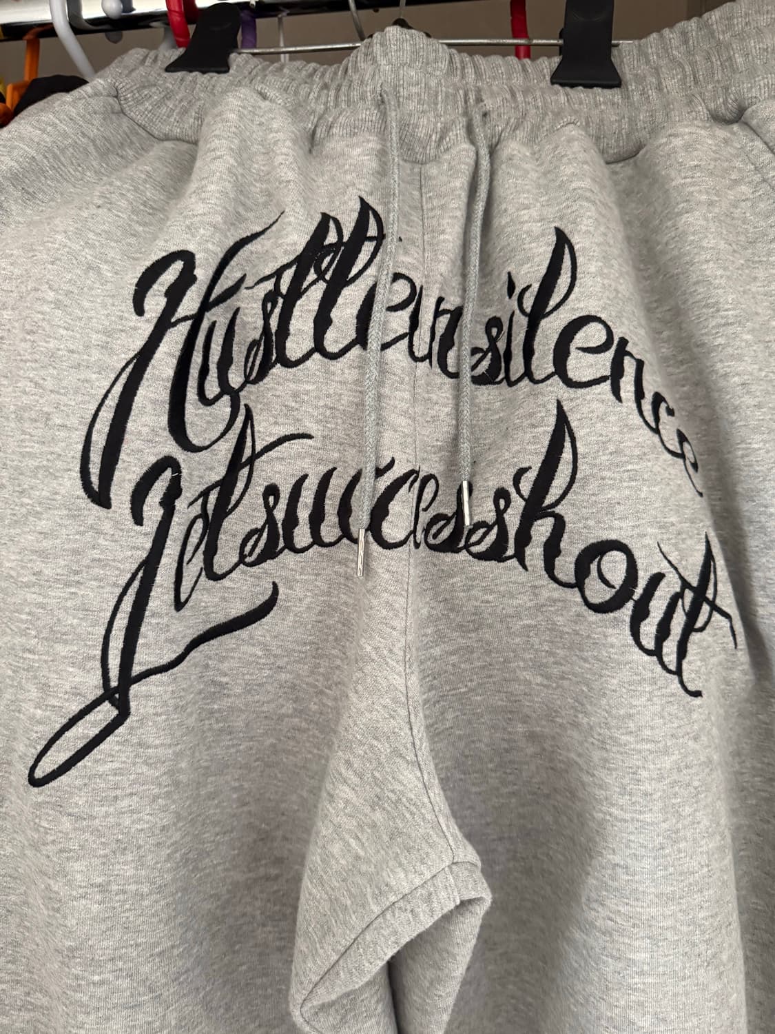 이지노이지 레터링 벌룬 스웻팬츠 그레이 상품이미지3