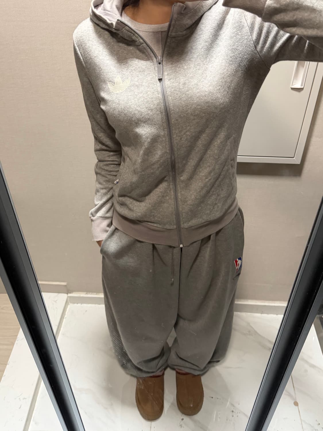 아디다스 회색 여성 100 상품이미지1