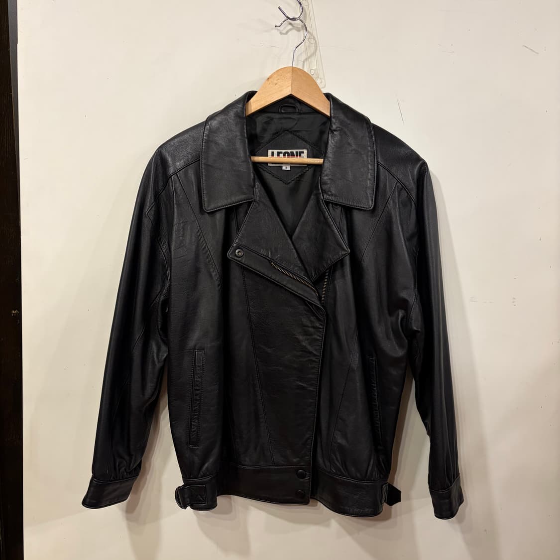 나파쉽스킨 사선지퍼 봄버 상품이미지2