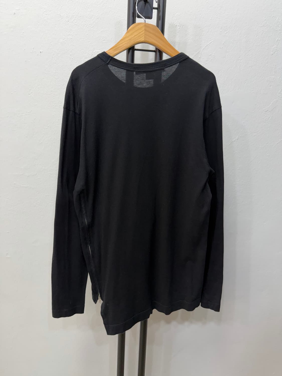 정품) 꼼데가르송 블랙 밑단 언발 긴팔 티셔츠 M  상품이미지5