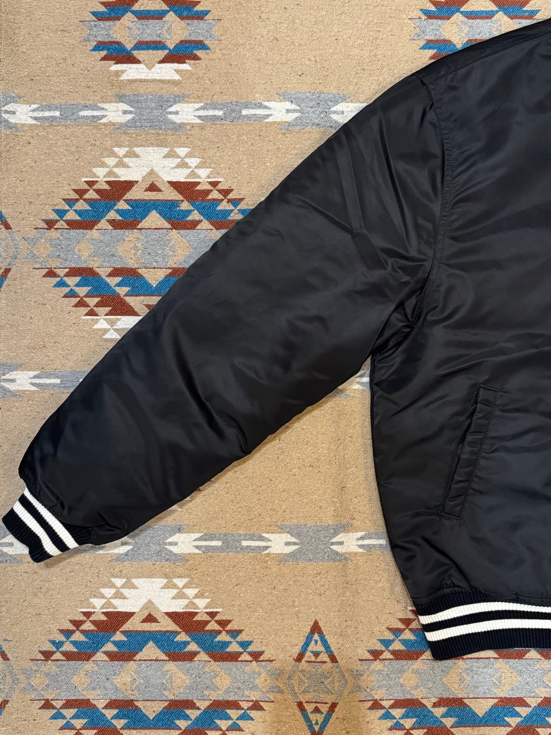 [M] 베이프 PIRATE 스토어 한정 바시티 자켓  상품이미지2