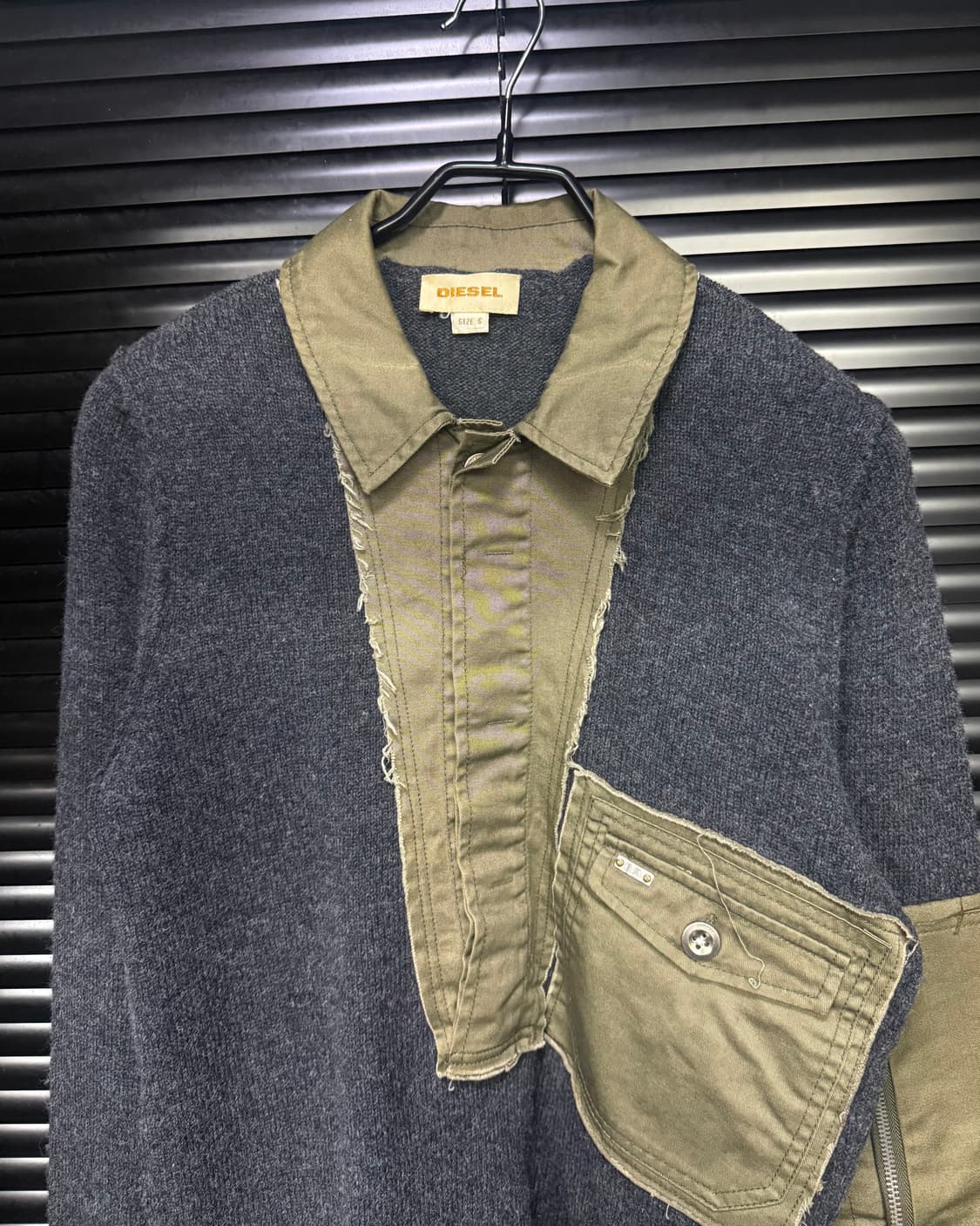 디젤 밀리터리 카키 배색 차콜 카라 폴로 워크 웨어 울 니트 스웨터 패치 상품이미지3
