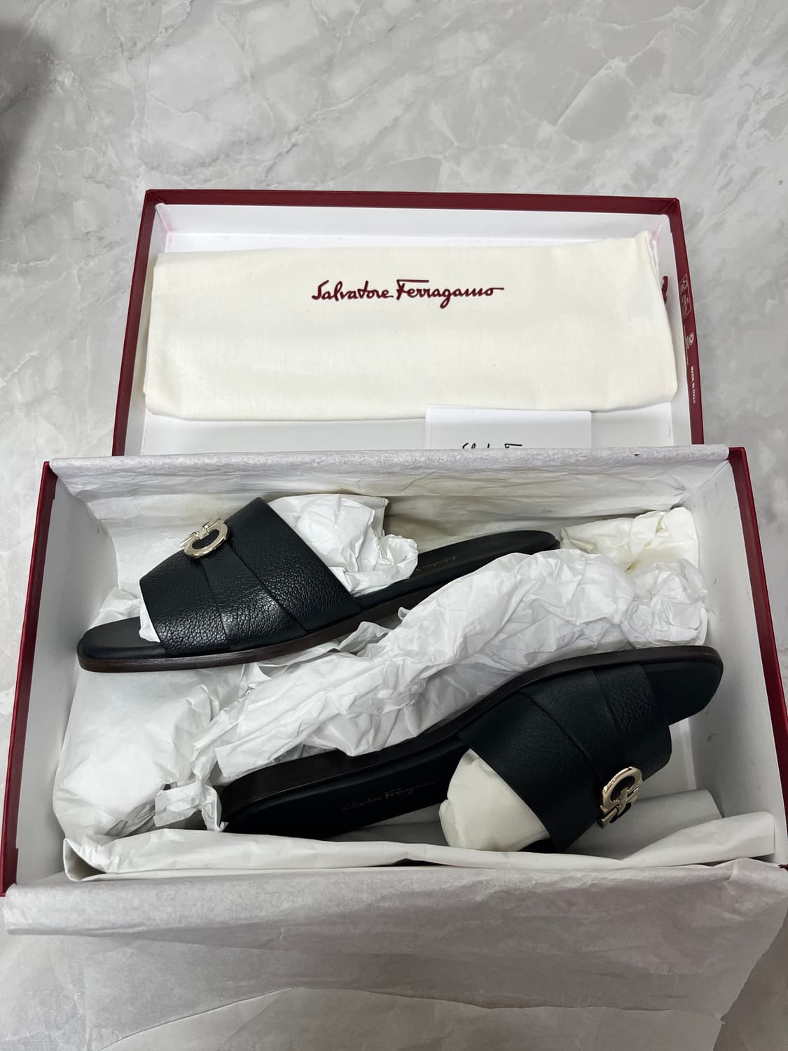 새상품)페라가모 블랙 Gancini 뮬 슬리퍼 6.5 상품이미지4