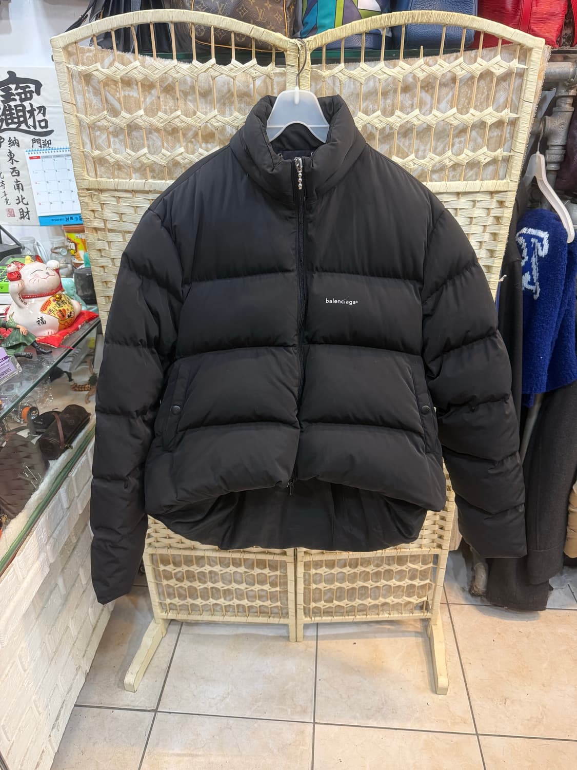 50/105 정품 발렌시아가 C컬패딩 팝니다 상품이미지1