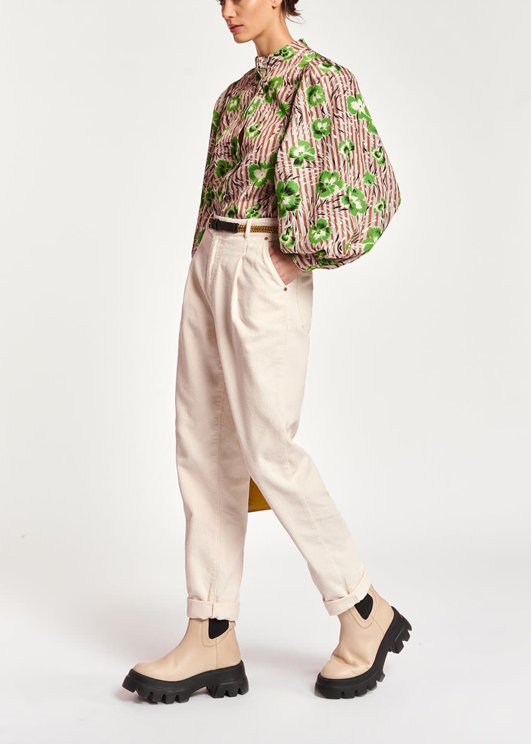 에센셜앤트워프 퍼프소매 블라우스 셔츠 (55) 1회착/상태극최상 상품이미지3