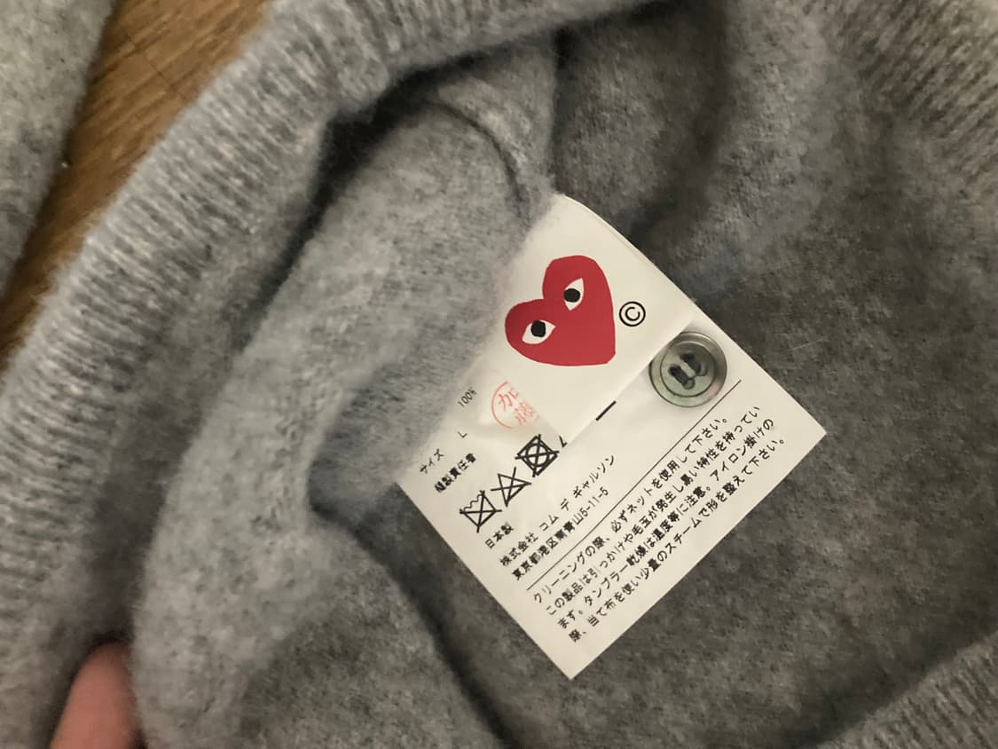 (실착2회) 꼼데가르송 화이트와펜 그레이 가디건 여성L 상품이미지3
