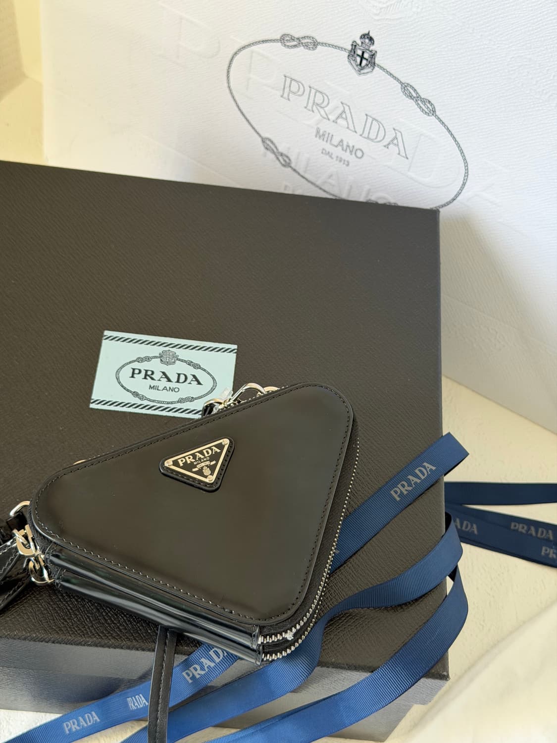 프라다 레더 트라이앵글백 미니 블랙 상품이미지6