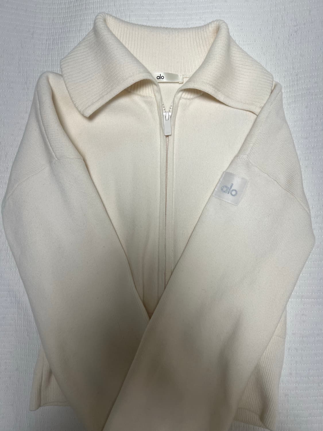 alo 알로 니트 크롭 아이보리  상품이미지1