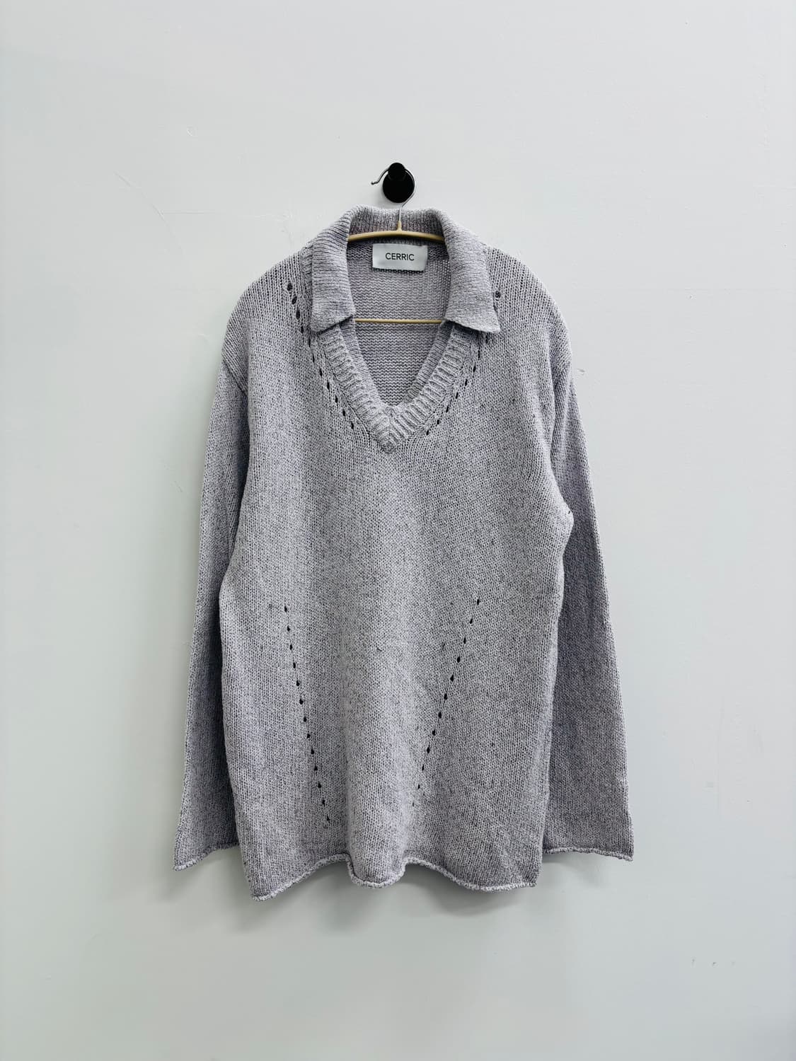 새릭 CERRIC 오픈 칼라 펀칭 포인트 니트 상품이미지5