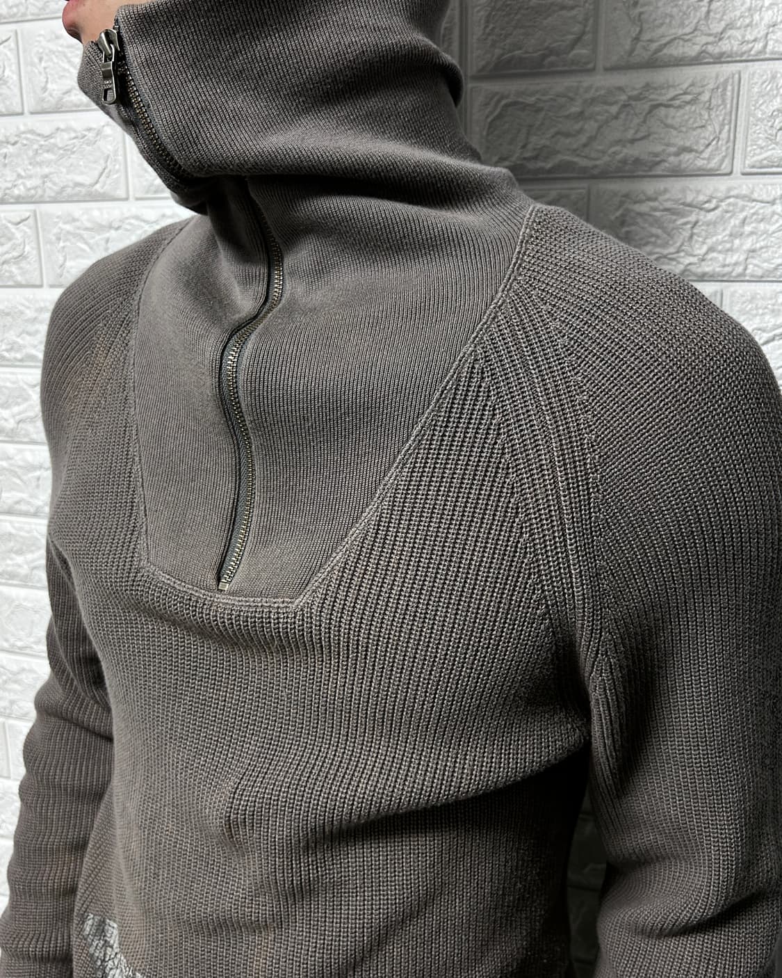 아르마니 익스체인지 하이넥 하프 짚 니트 상품이미지3