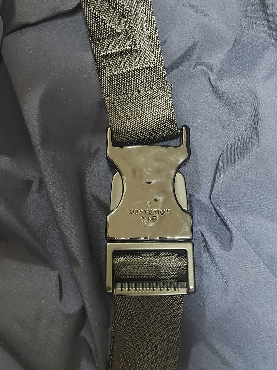 루이비통 패커블 하네스 위드패치 아노락54 상품이미지4