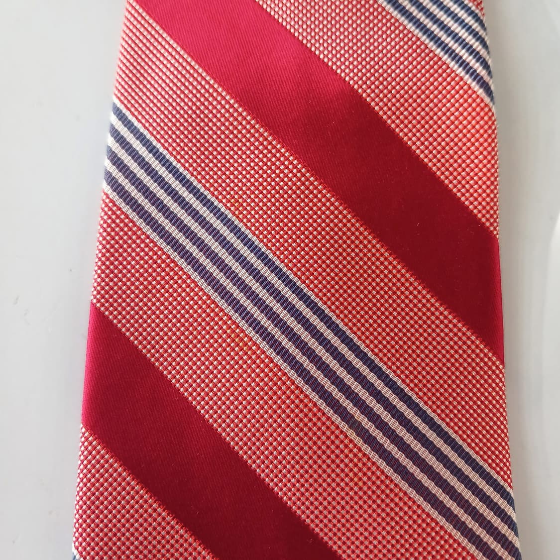 타미 힐피거 실크 레드 스트라이프 넥타이 9.4cm A등급 A19536
 상품이미지7